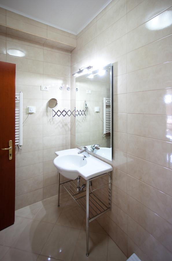Orchidea Hotel Тирана Экстерьер фото