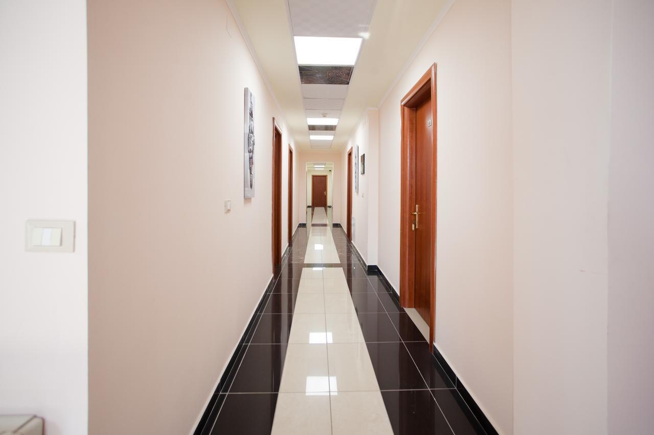 Orchidea Hotel Тирана Экстерьер фото